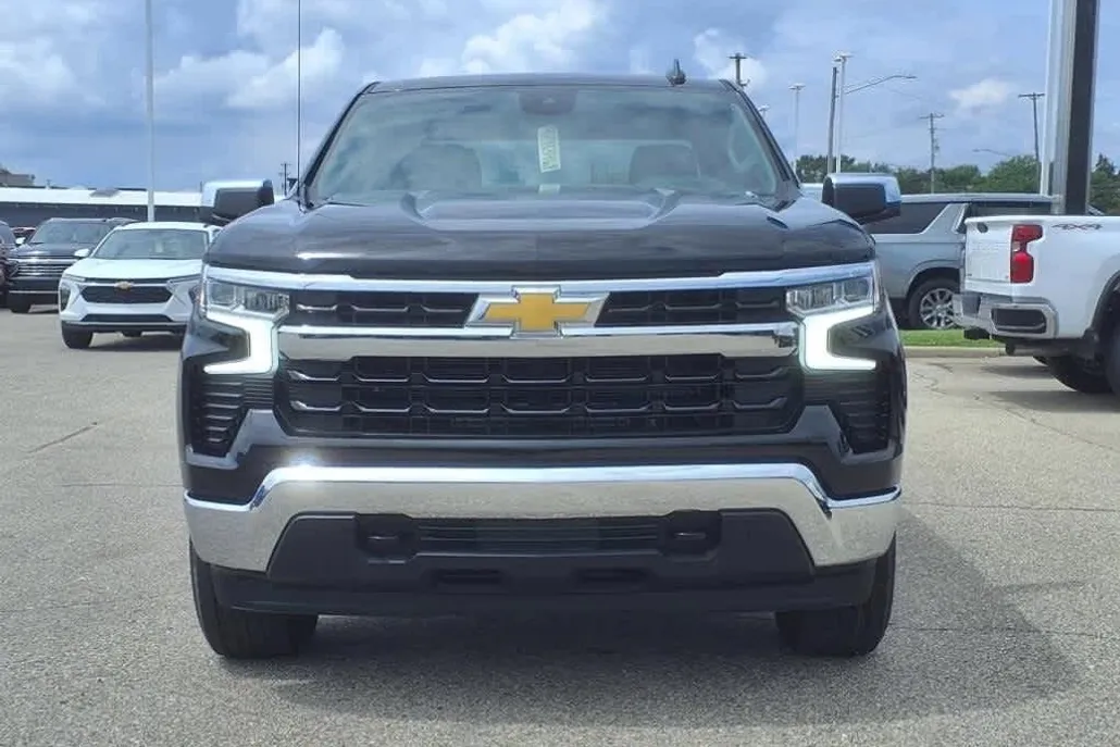 2026 Chevrolet Silverado 1500 LT photo 1