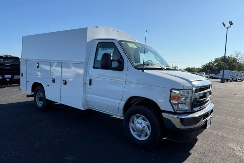 2026 Ford E-350 Base photo 1