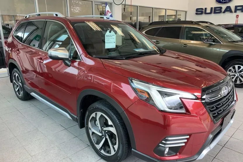 2023 Subaru Forester Touring photo 1