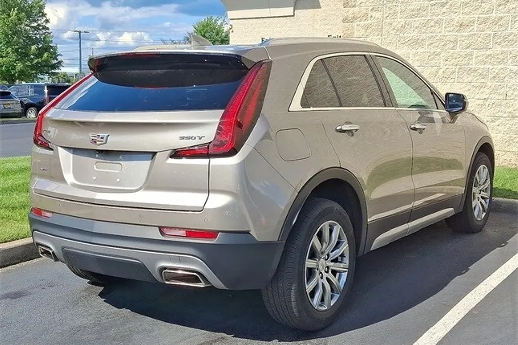 2023 Cadillac XT4 Premium Luxury photo 1