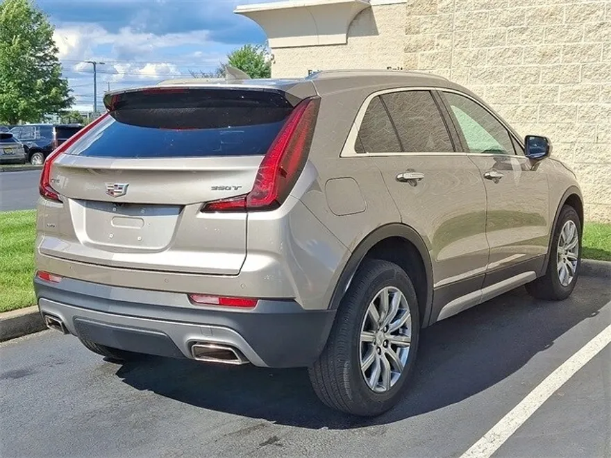 2023 Cadillac XT4 Premium Luxury photo 1