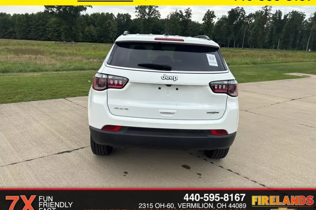 2023 Jeep Compass Latitude Lux photo 1