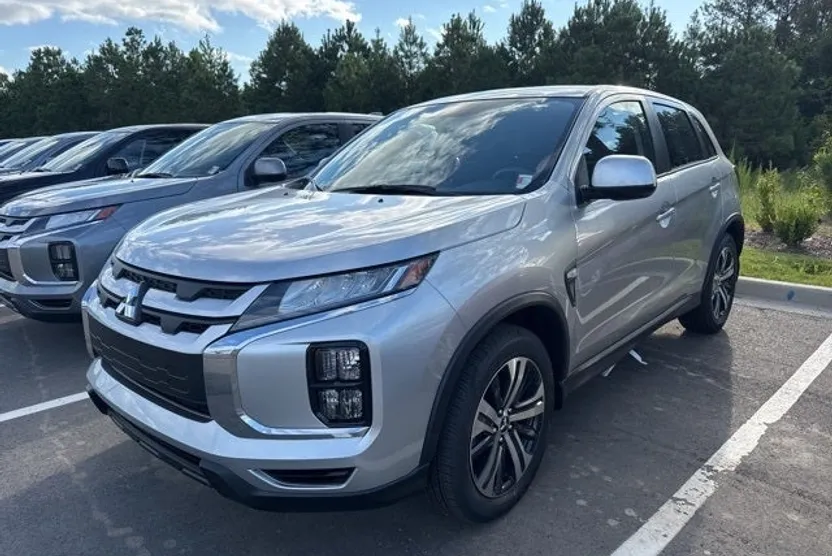 2025 Mitsubishi Outlander Sport ES SE LE photo 1