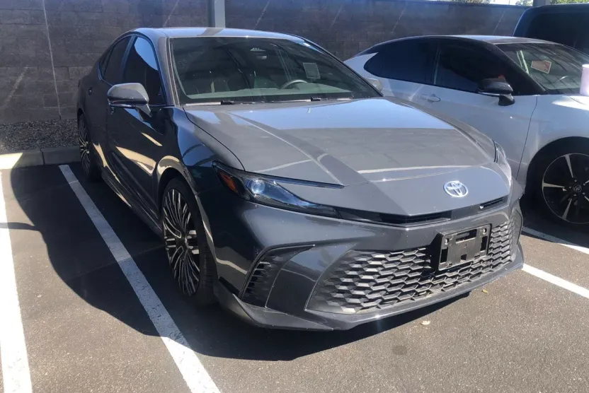 2025 Toyota Camry SE photo 1