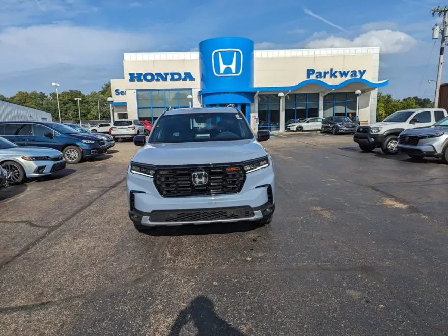 2025 Honda Pilot TrailSport photo 1