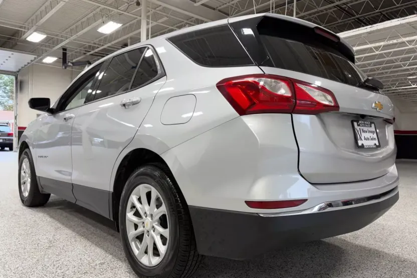 2018 Chevrolet Equinox LS photo 1