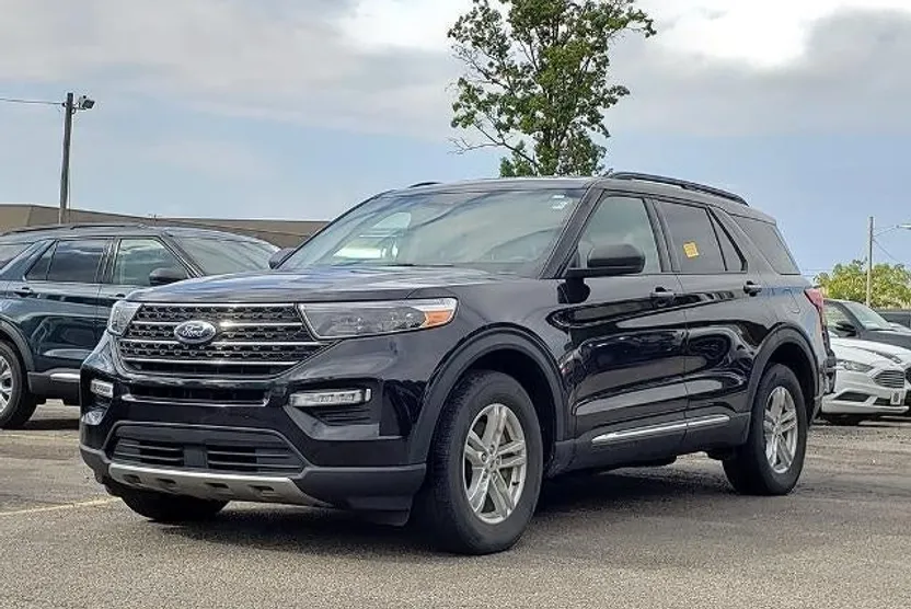 2022 Ford Explorer XLT photo 1