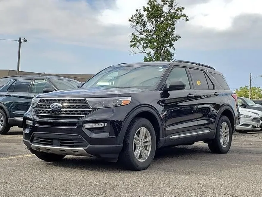 2022 Ford Explorer XLT photo 1