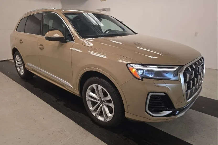 2025 Audi Q7 55 Premium Plus photo 1