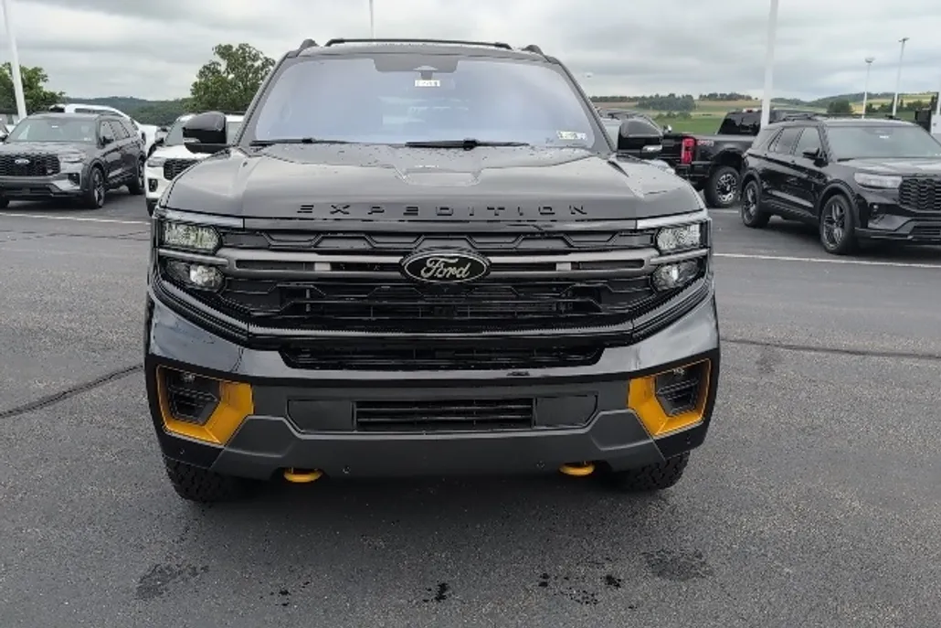 2025 Ford Expedition photo 1