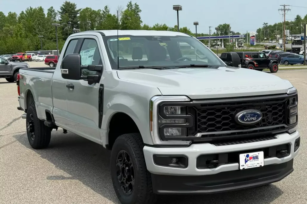 2025 Ford F-350 photo 1