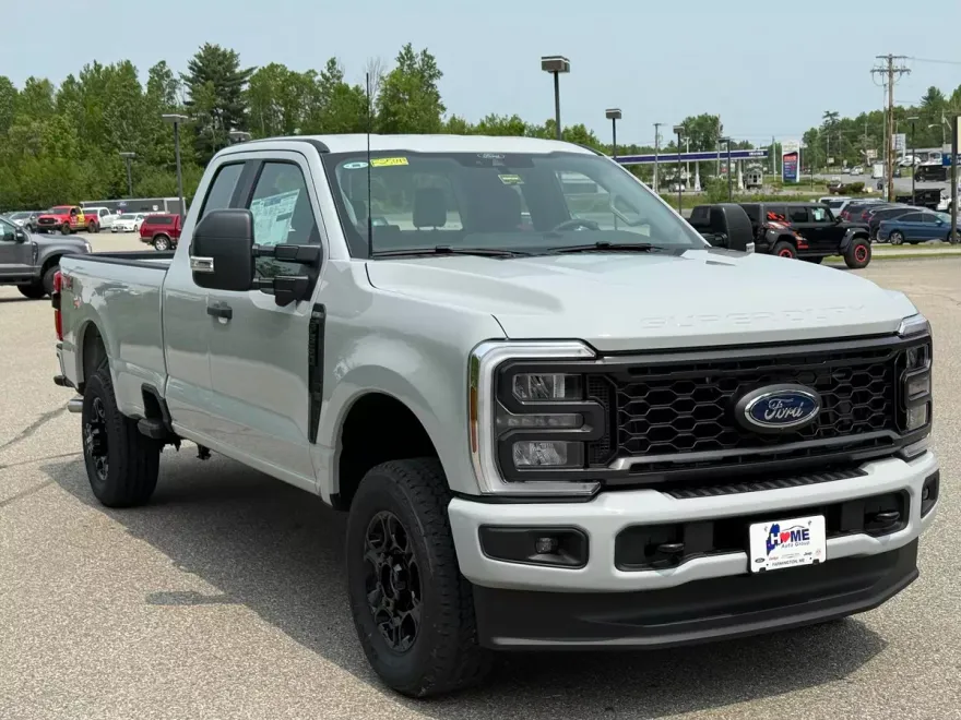 2025 Ford F-350 photo 1