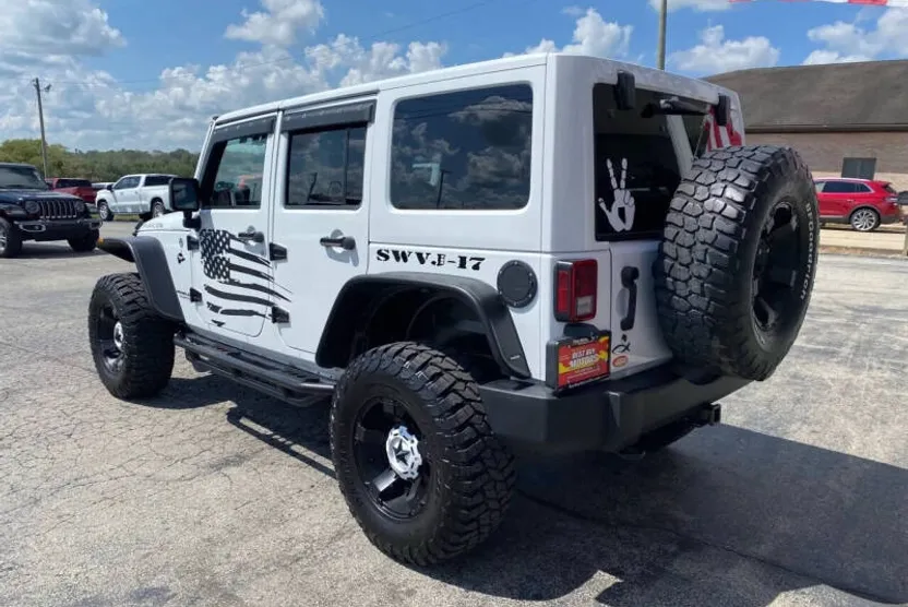 2015 Jeep Wrangler Unlimited Rubicon photo 1
