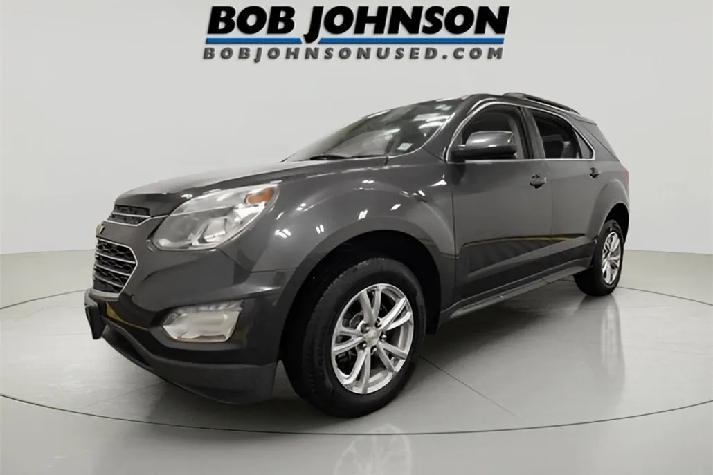 2017 Chevrolet Equinox LT photo 1