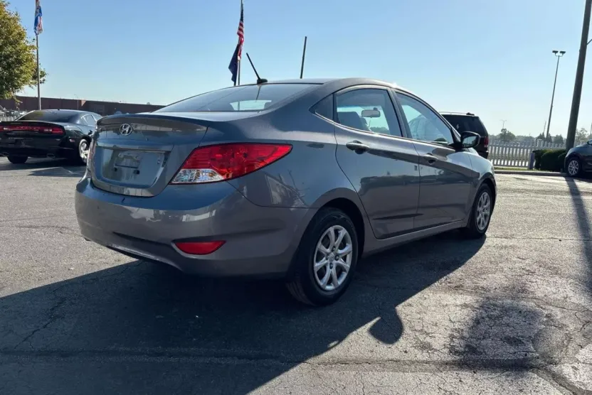 2013 Hyundai Accent GLS photo 1