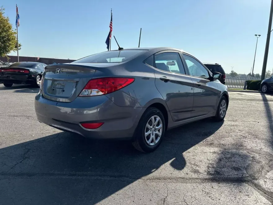 2013 Hyundai Accent GLS photo 1