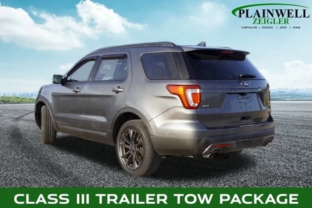 2017 Ford Explorer XLT photo 1