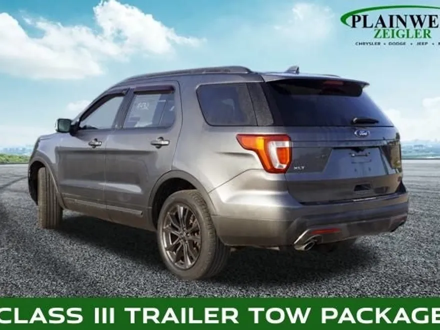 2017 Ford Explorer XLT photo 1
