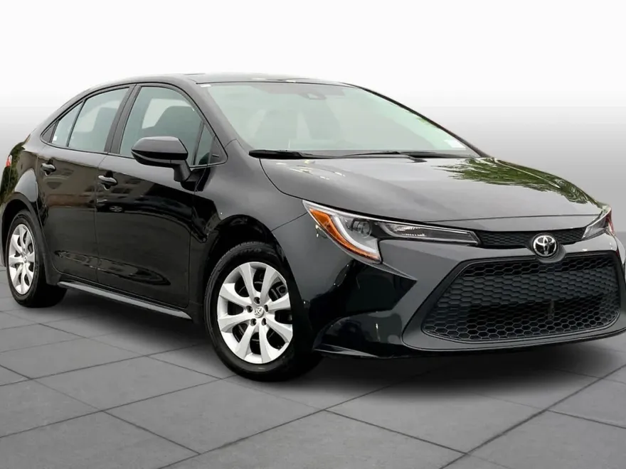2021 Toyota Corolla LE photo 1