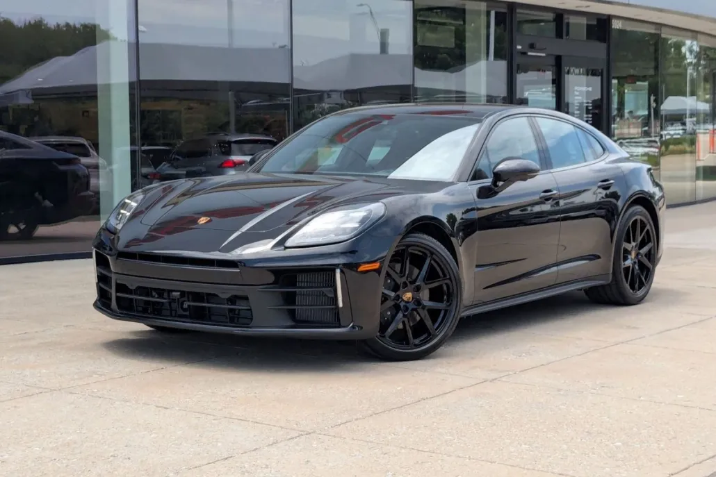 2025 Porsche Panamera 4 photo 1
