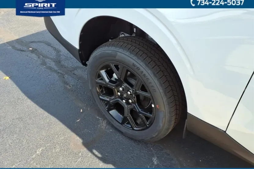 2025 Ford Maverick XLT photo 1