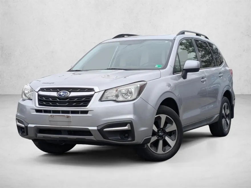 2017 Subaru Forester 2.5i Premium photo 1