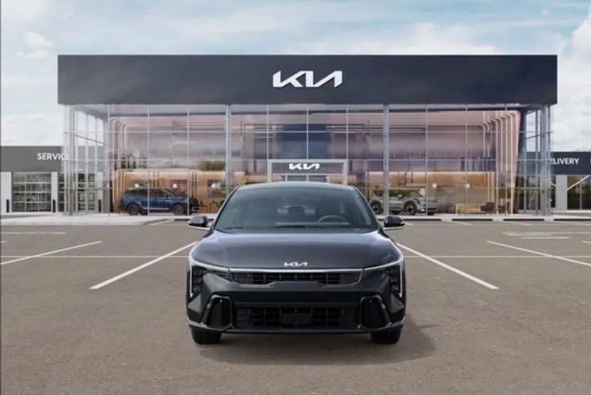 2025 Kia K4 GT-Line photo 1