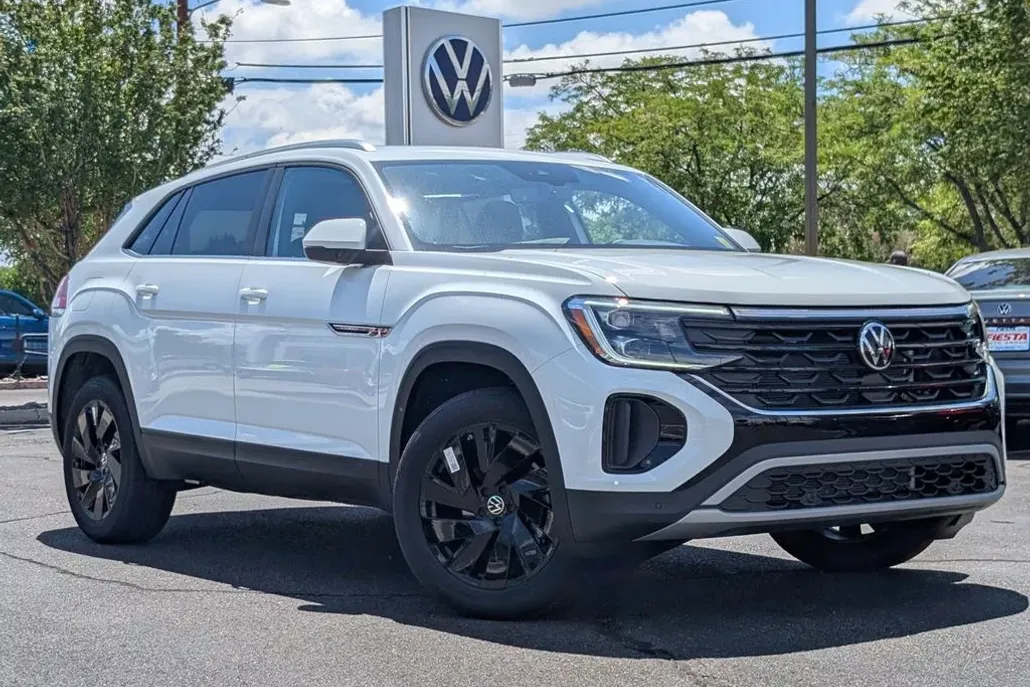 2025 Volkswagen Atlas Cross Sport SE Technology photo 1