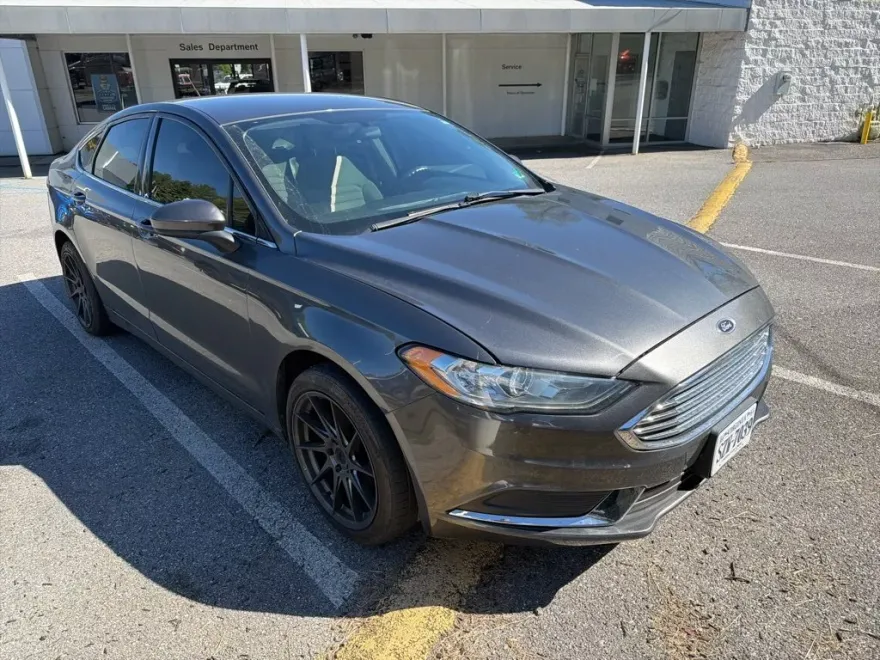 2018 Ford Fusion SE photo 1