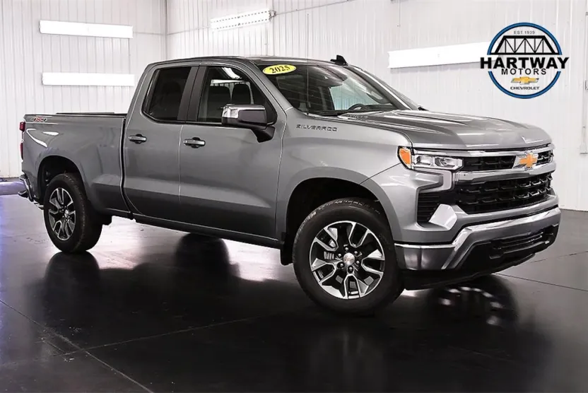 2025 Chevrolet Silverado 1500 LT photo 1