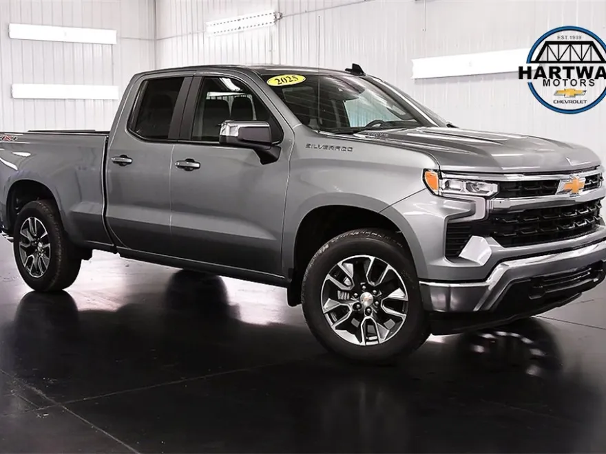 2025 Chevrolet Silverado 1500 LT photo 1