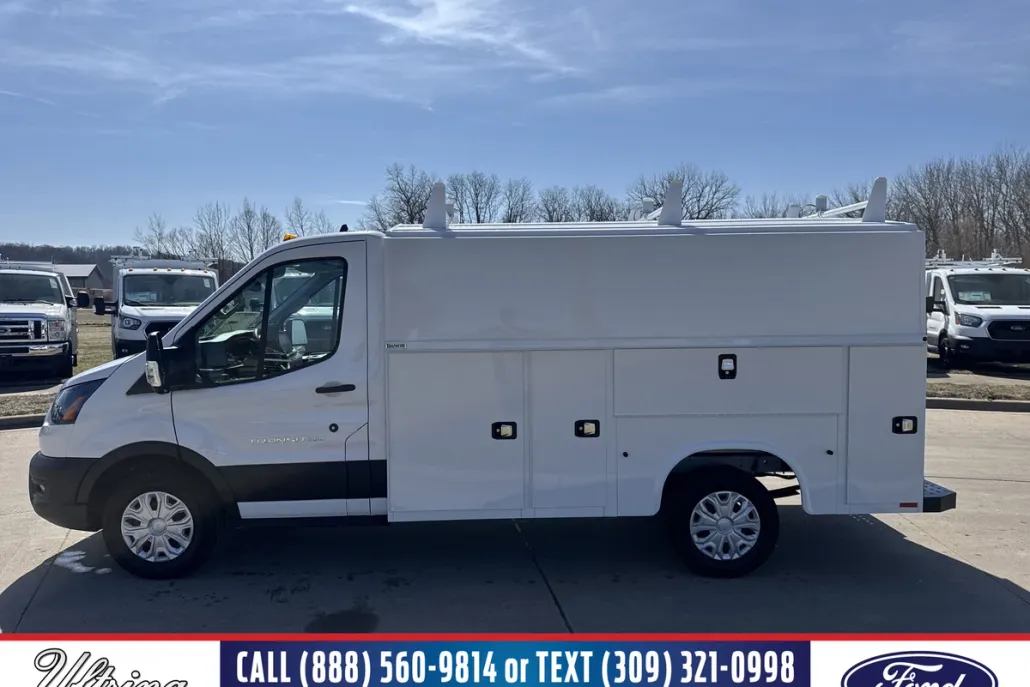 2024 Ford Transit Cutaway photo 1