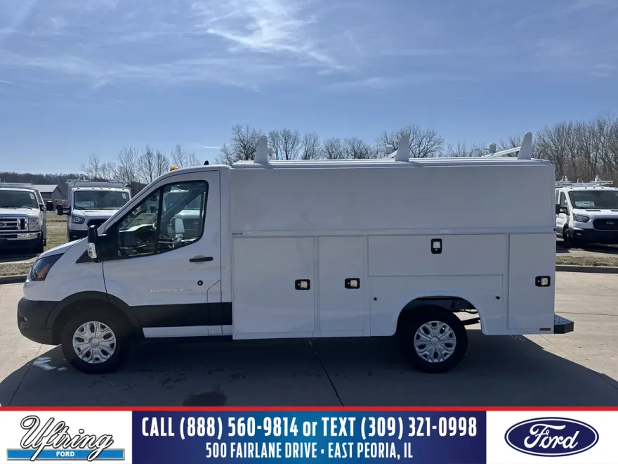 2024 Ford Transit Cutaway photo 1