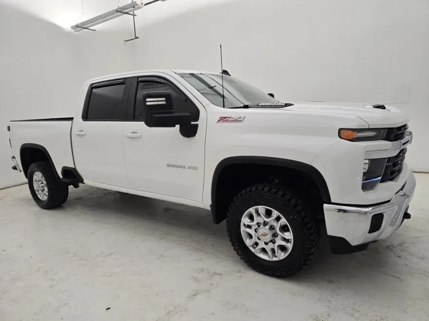 2024 Chevrolet Silverado 2500HD LT photo 1