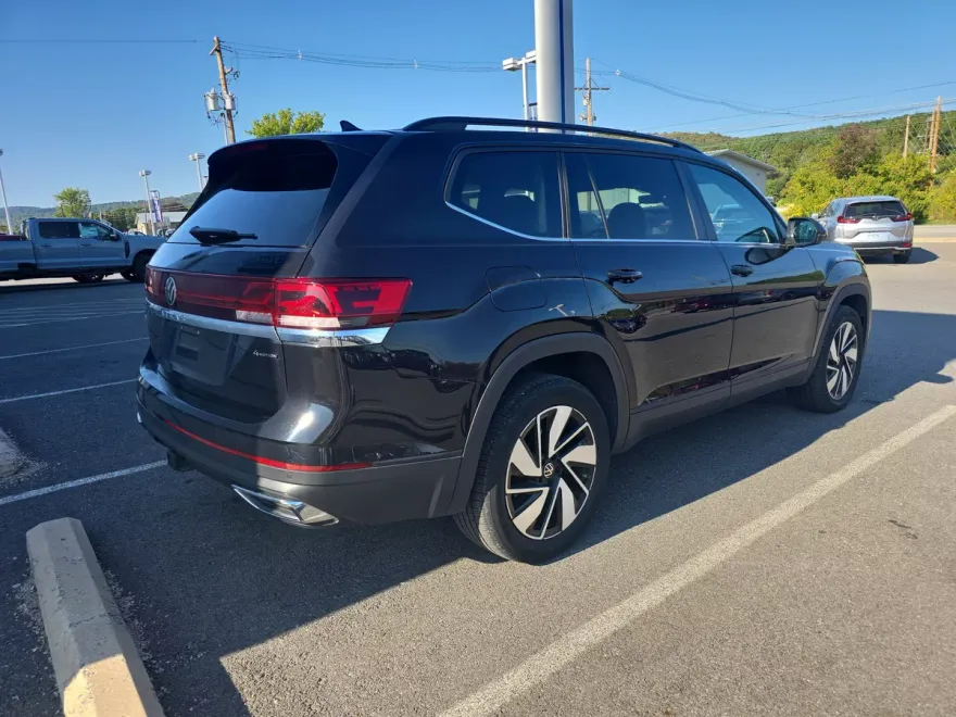 2024 Volkswagen Atlas SE Technology photo 1