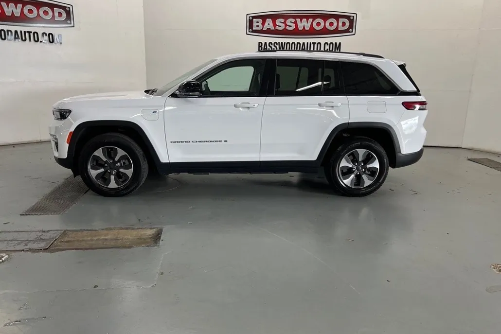 2022 Jeep Grand Cherokee Limited 4xe photo 1