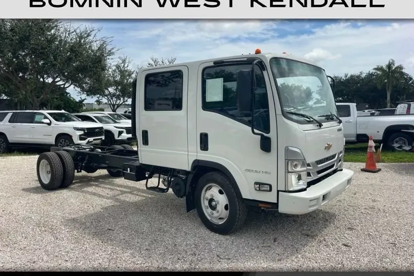 2024 Chevrolet Silverado 4500HD photo 1