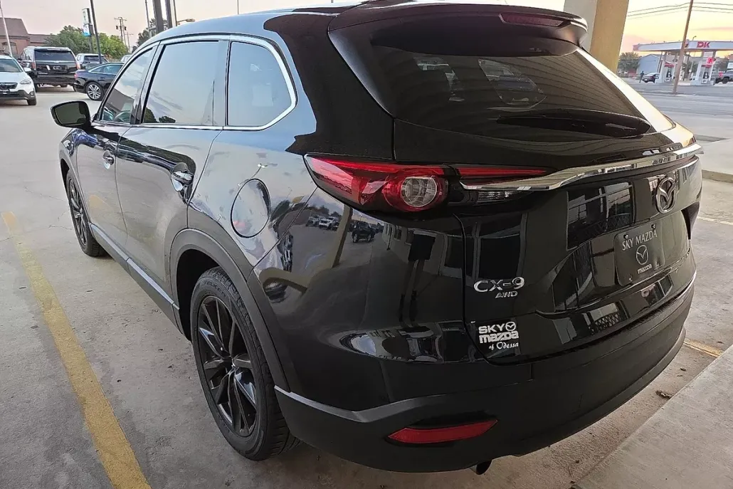 2023 Mazda CX-9 Touring photo 1