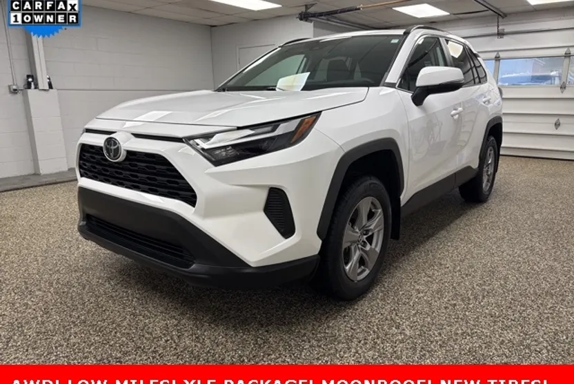 2022 Toyota RAV4 XLE photo 1
