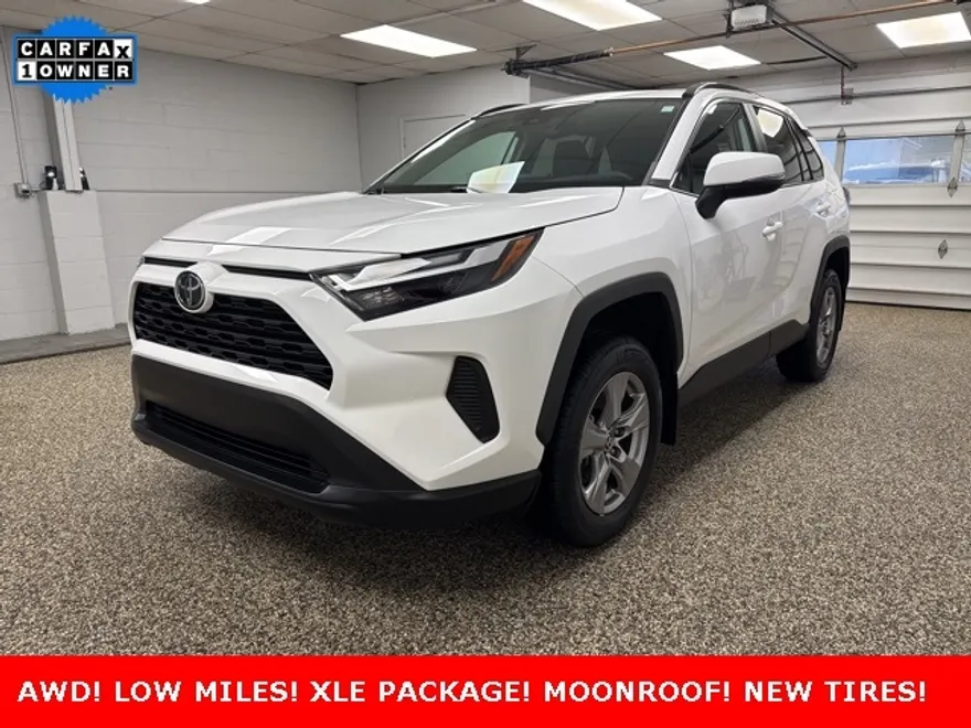 2022 Toyota RAV4 XLE photo 1