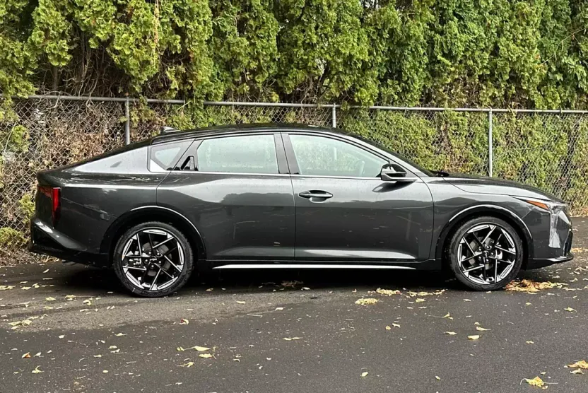 2025 Kia K4 GT-Line photo 1
