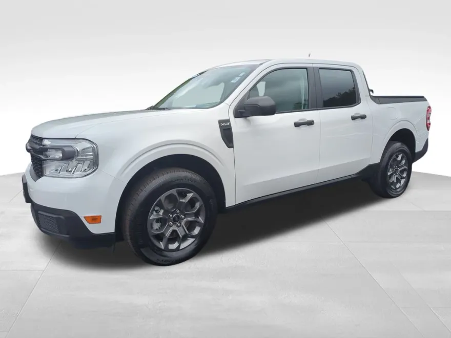 2024 Ford Maverick XLT photo 1