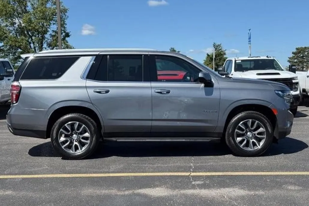 2021 Chevrolet Tahoe LT photo 1