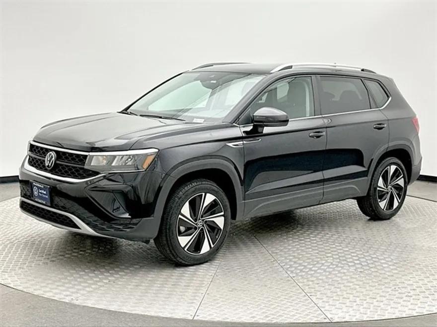 2024 Volkswagen Taos SE photo 1