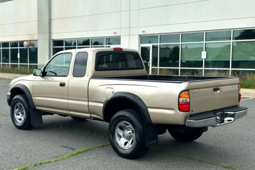 2004 Toyota Tacoma XtraCab photo 1