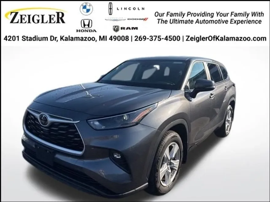 2024 Toyota Highlander Base photo 1