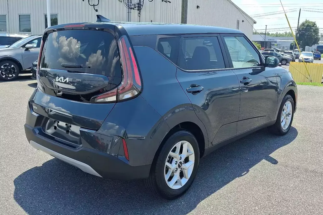 2023 Kia Soul S photo 1