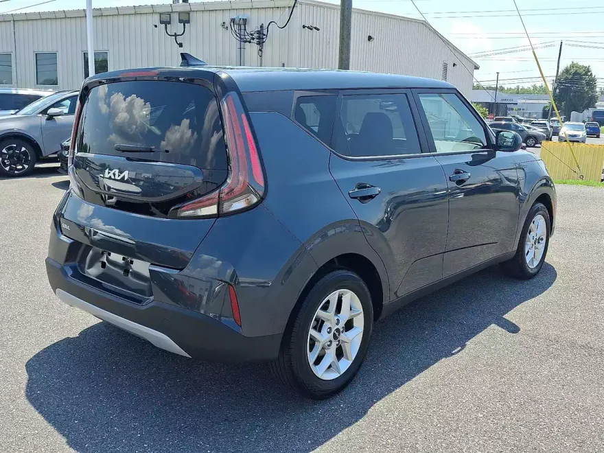 2023 Kia Soul S photo 1
