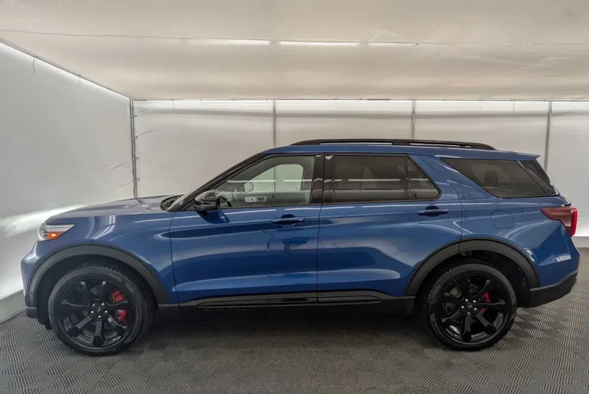 2021 Ford Explorer ST photo 1