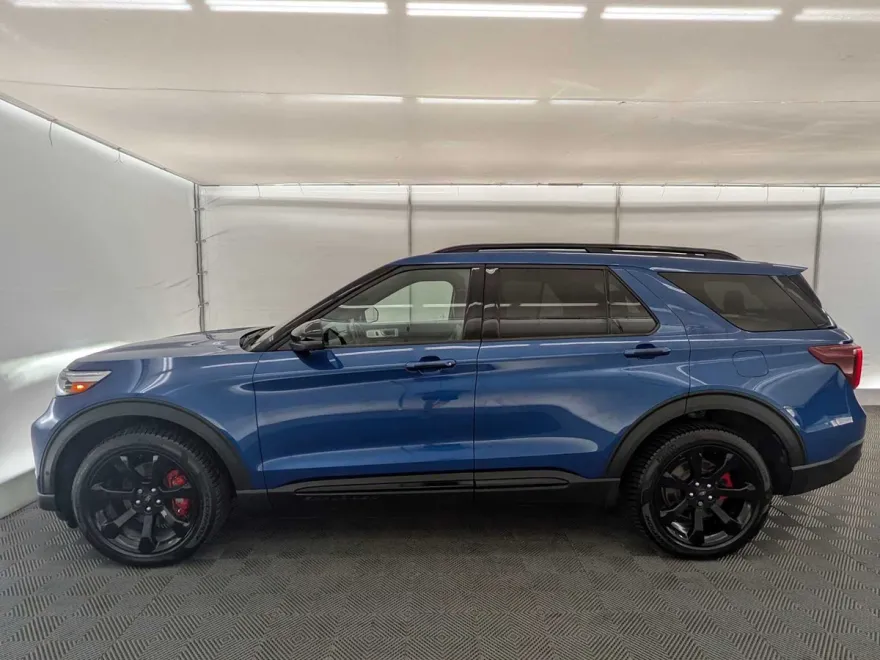 2021 Ford Explorer ST photo 1
